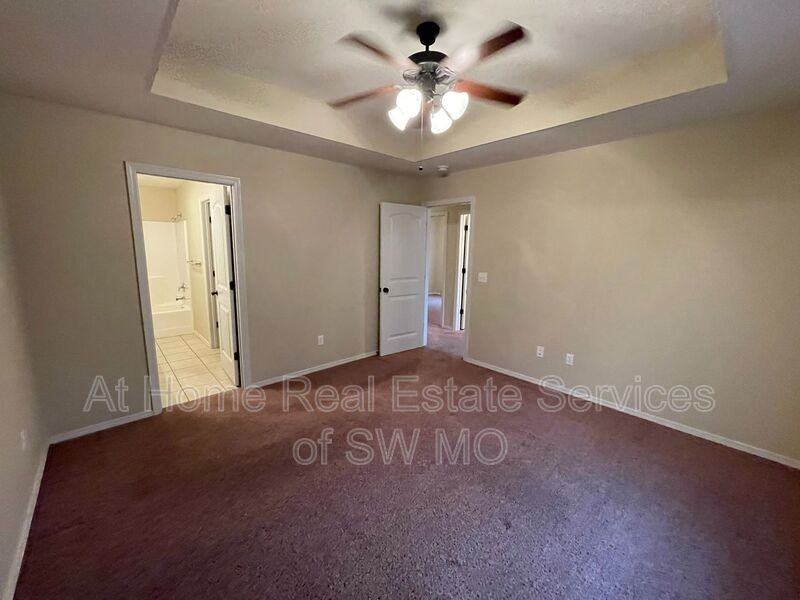 3137 W Golden Valley Ct - Photo 6 of 9