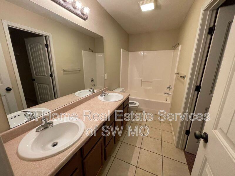3137 W Golden Valley Ct - Photo 7 of 9