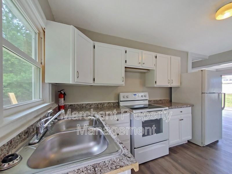 31 Agnew Rd - Photo 5 of 9