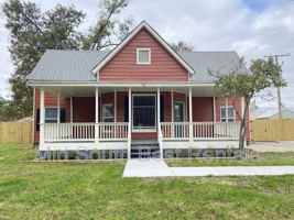 featured image of 112 College St