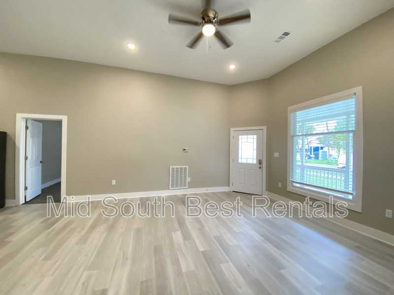 112 College St - Photo 2 of 8