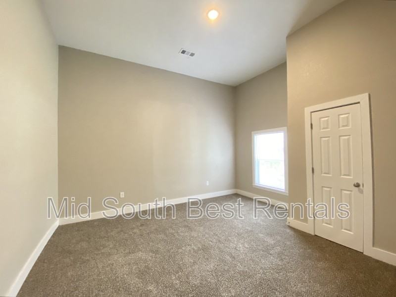 112 College St - Photo 5 of 8