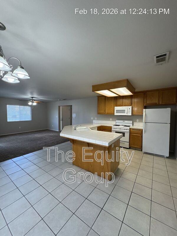 2647 W Lark Ave - Photo 4 of 23