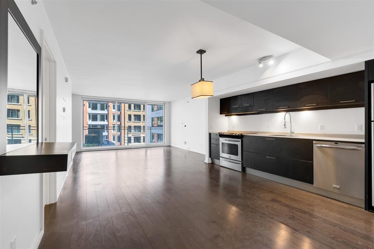 350 Boulevard De Maisonneuve Ouest #503 - Photo 2 of 17