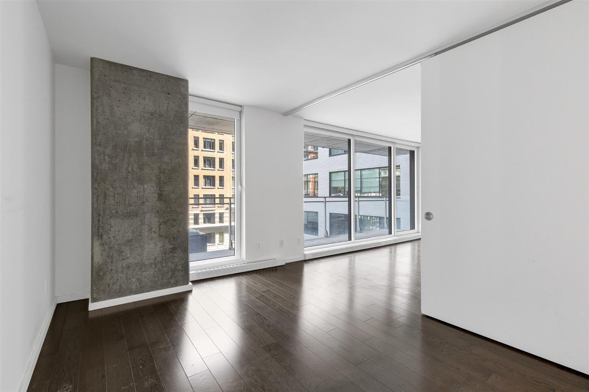 350 Boulevard De Maisonneuve Ouest #503 - Photo 7 of 17