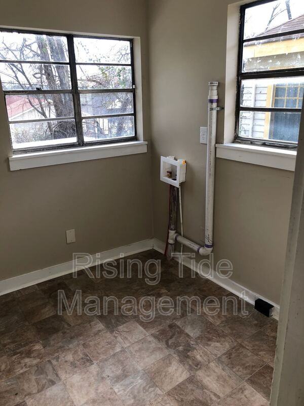 1131 8th Ave W - Photo 3 of 10