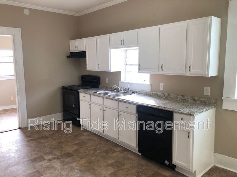 1131 8th Ave W - Photo 4 of 10