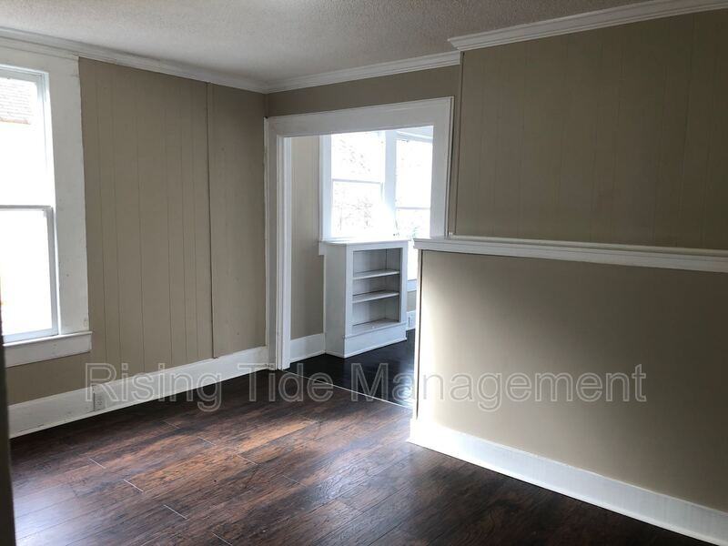 1131 8th Ave W - Photo 5 of 10