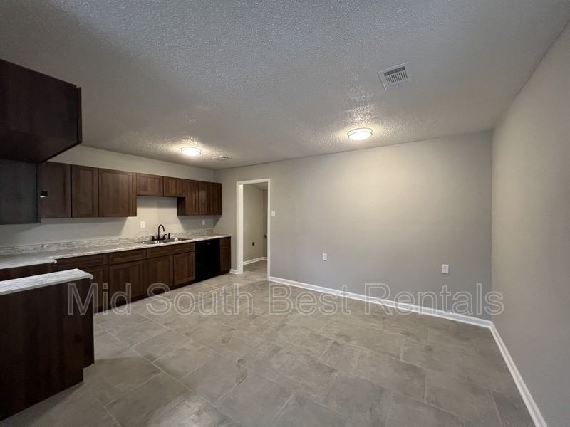 1281 Elliston Rd - Photo 4 of 13