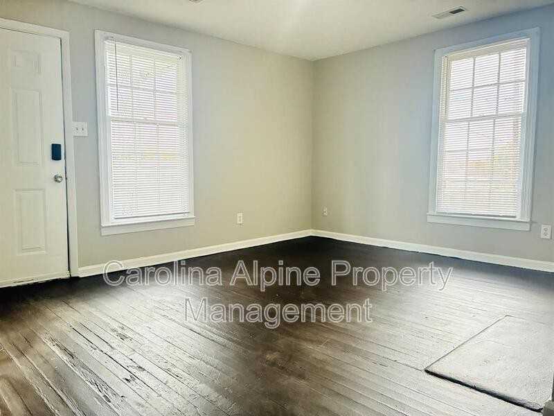 208 Royster Ave - Photo 6 of 17