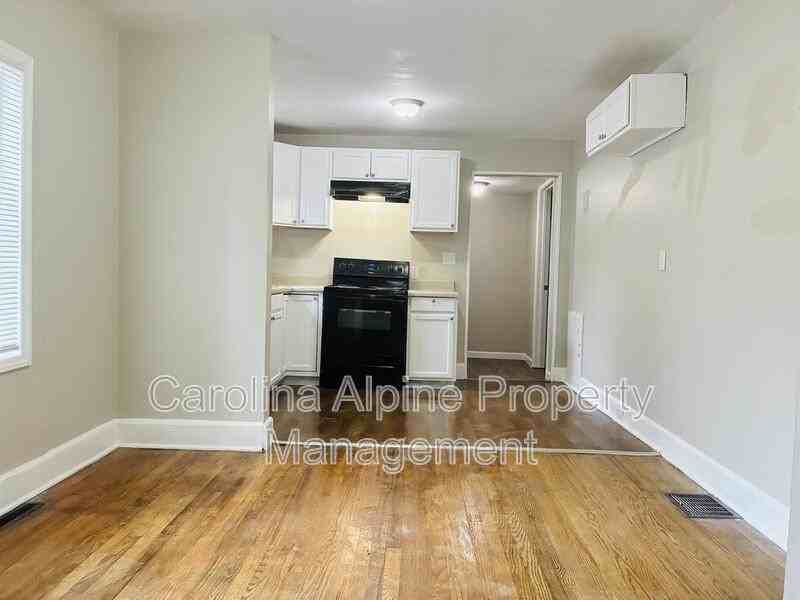 512 Kings Rd - Photo 3 of 16