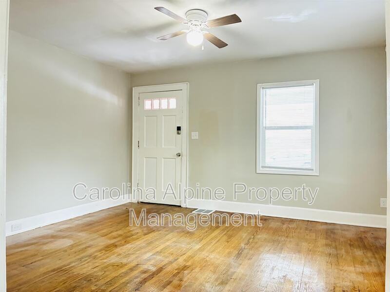 512 Kings Rd - Photo 7 of 16