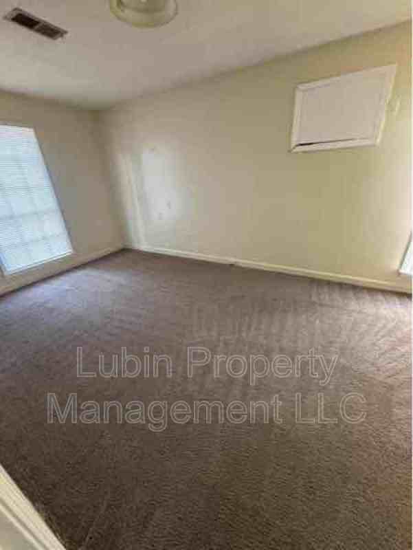 4712 Royal Ridge Dr - Photo 2 of 7