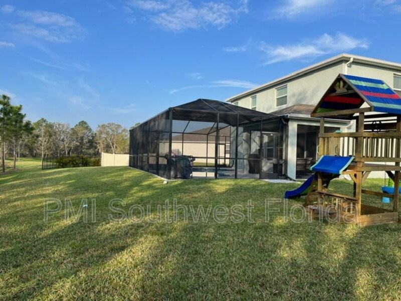 16474 Woodside Gln - Photo 2 of 9