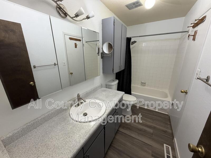 1150 N 18th St - Photo 5 of 13