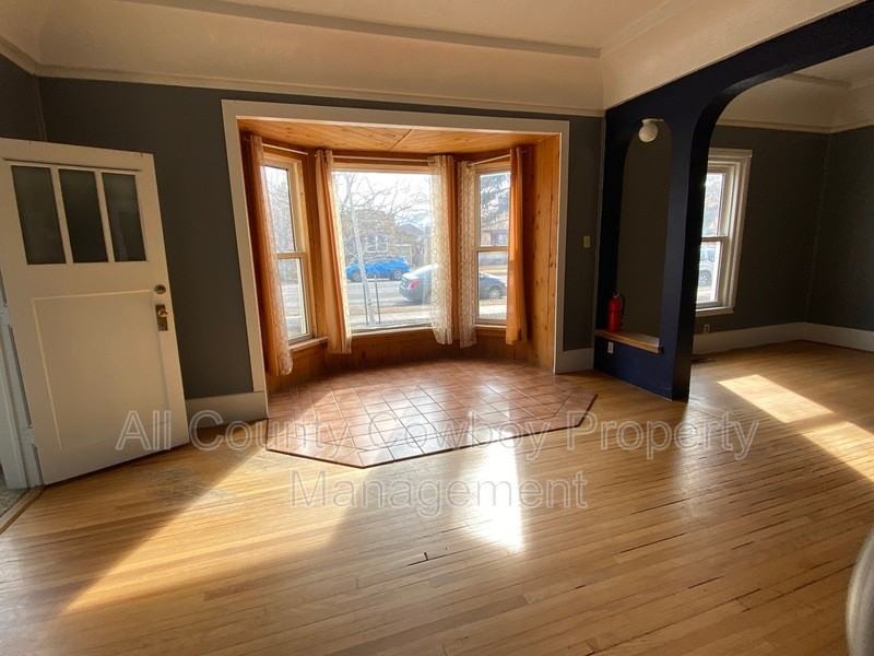 418 S 6th St #A - Photo 2 of 8