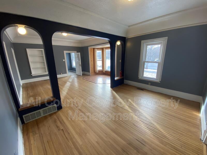 418 S 6th St #A - Photo 3 of 8