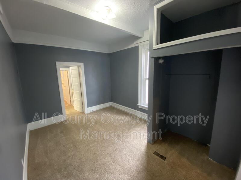 418 S 6th St #A - Photo 4 of 8