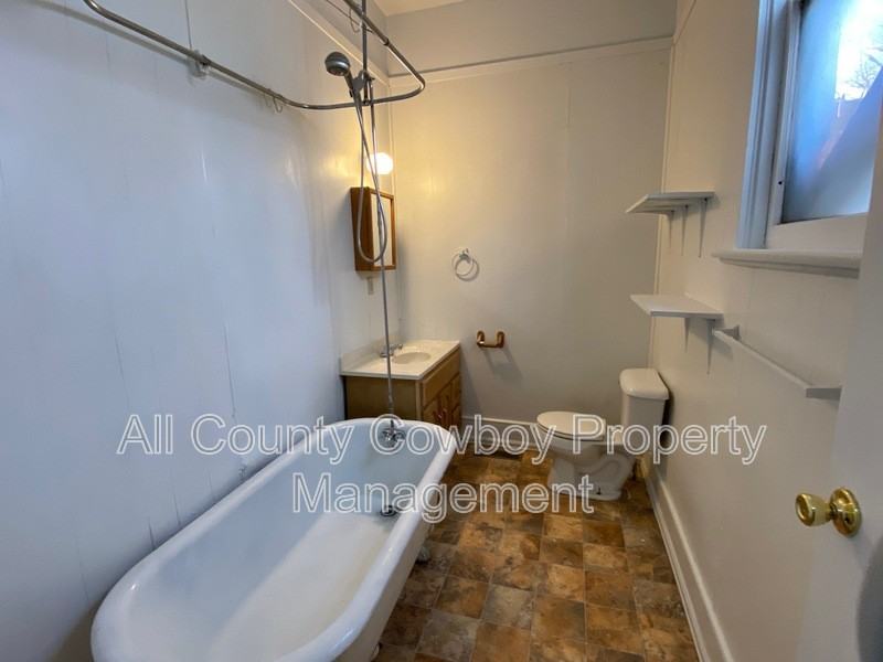 418 S 6th St #A - Photo 7 of 8