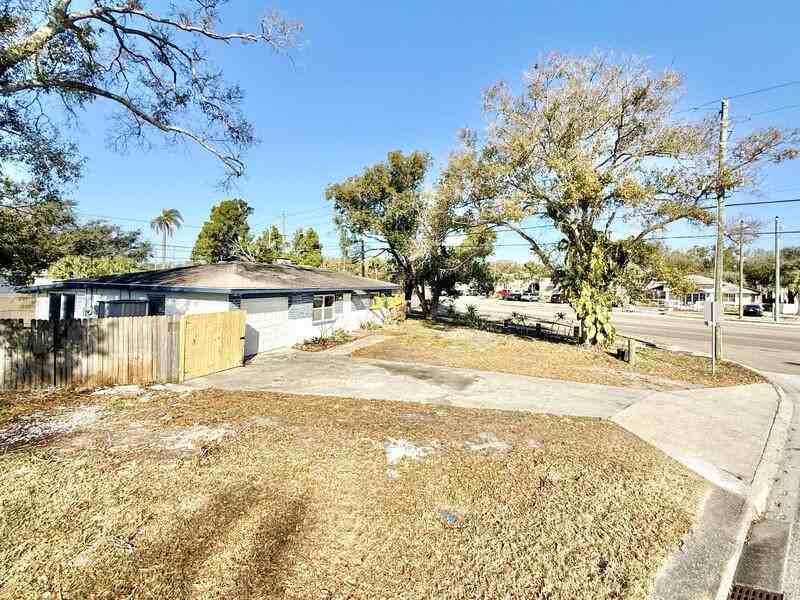 5396 68th Way N - Photo 4 of 50