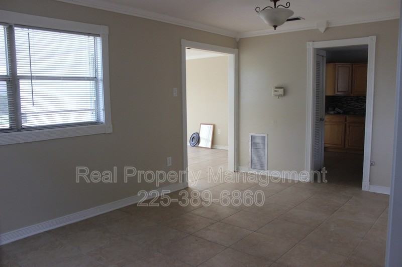 2156 Seracedar Dr - Photo 4 of 13