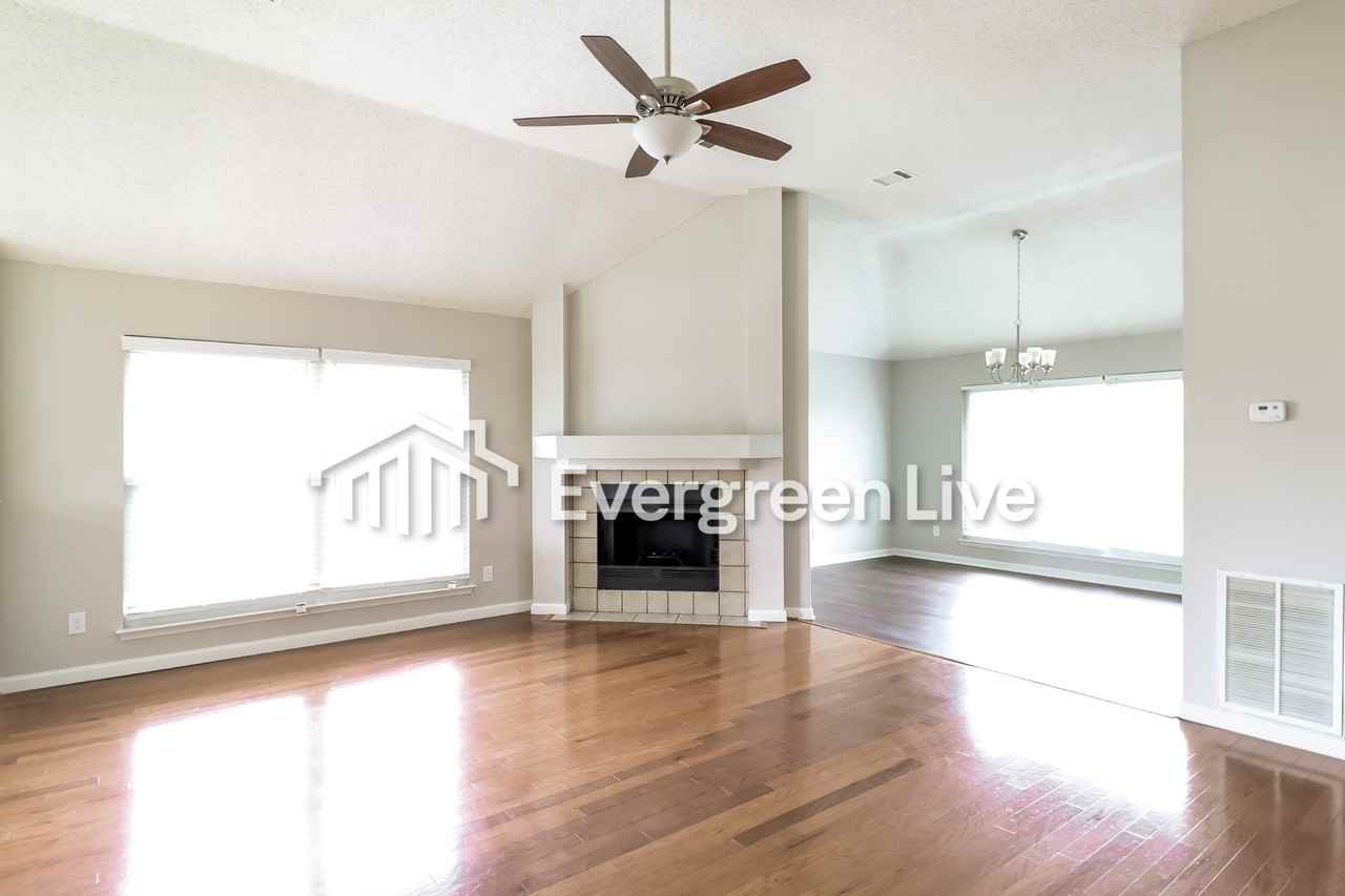 6327 Brownlee Ln - Photo 3 of 20
