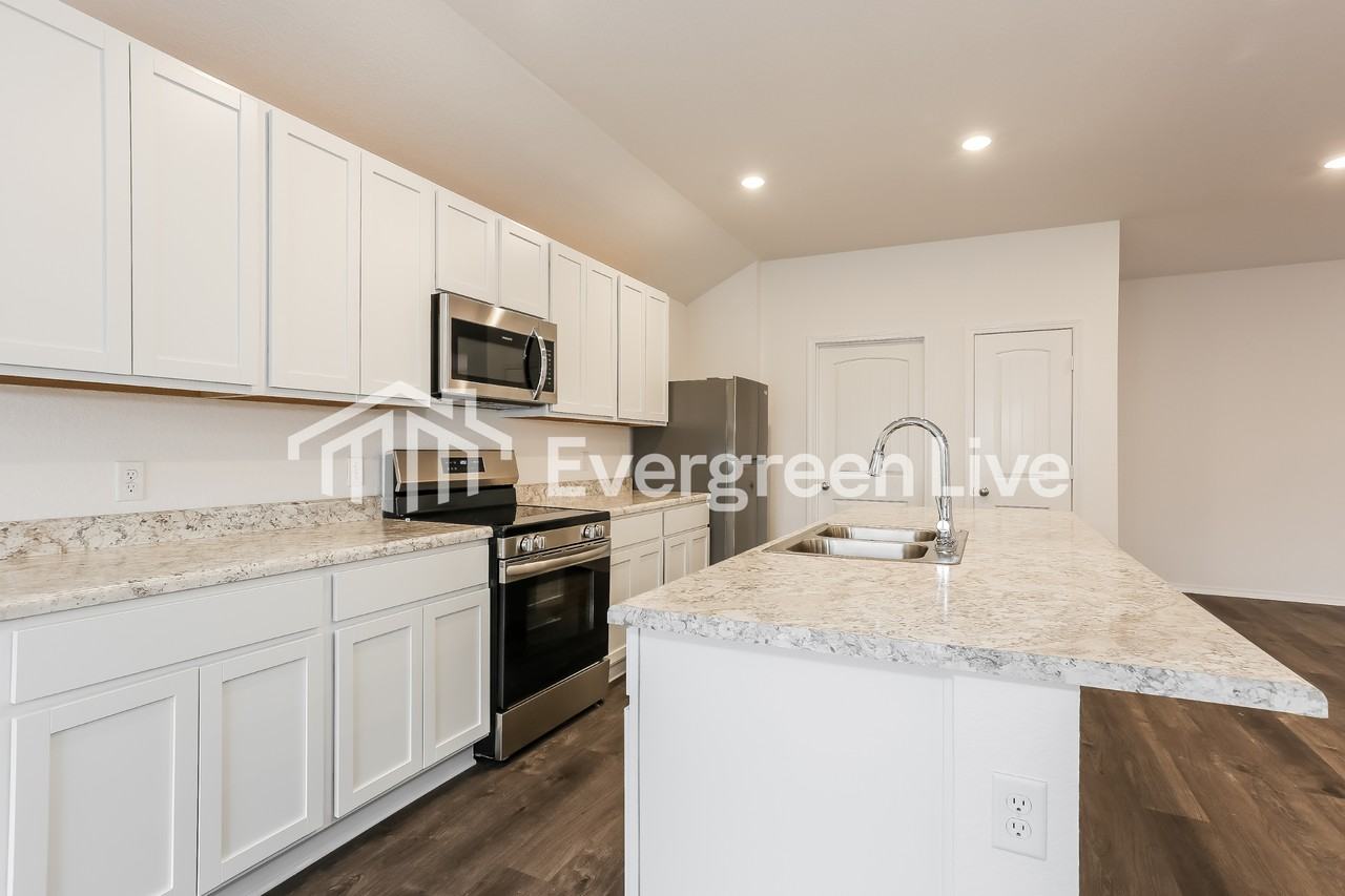 127 Jasmine Ct - Photo 5 of 16