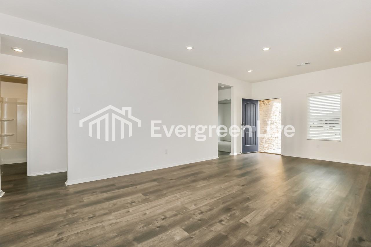 137 Jasmine Ct - Photo 4 of 15