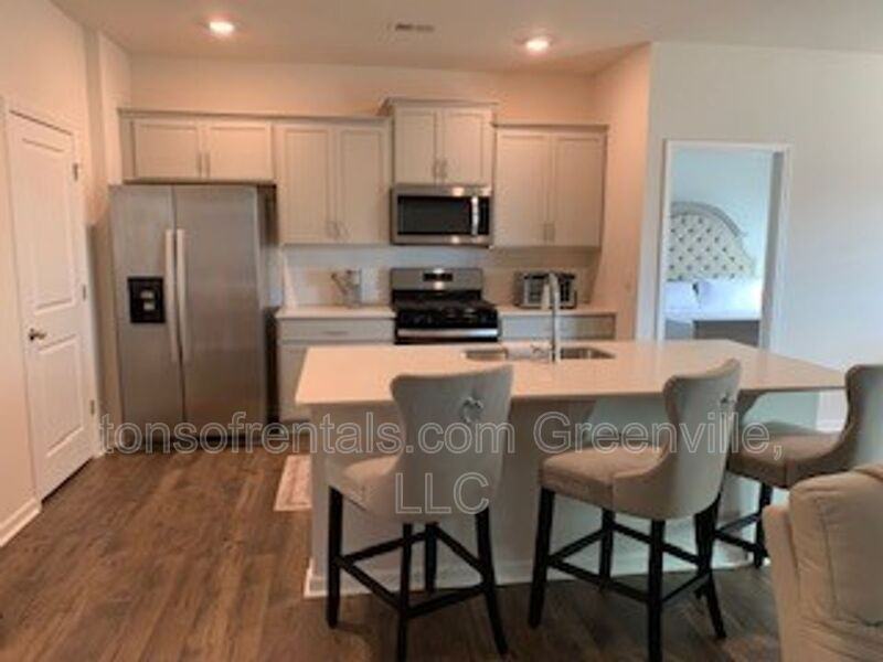 938 Pineland Dr - Photo 2 of 23