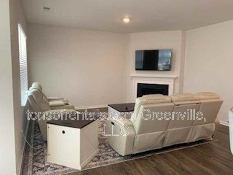 938 Pineland Dr - Photo 5 of 23