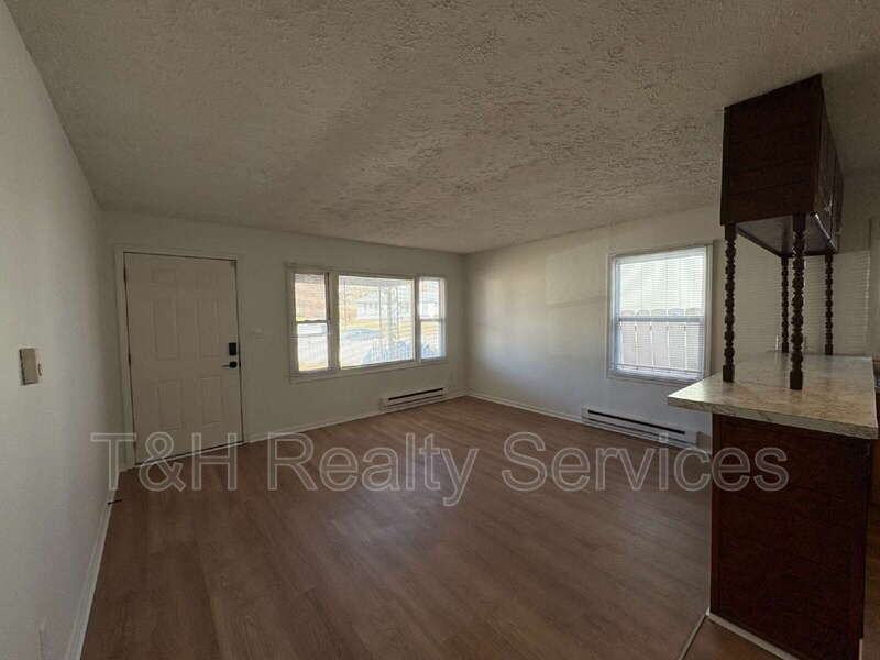 1261 W 32nd St - Photo 3 of 15