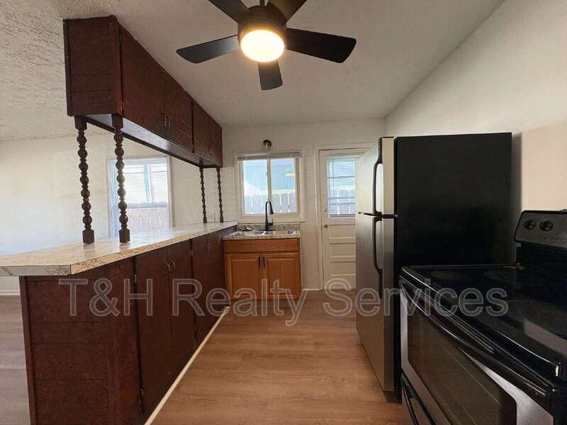 1261 W 32nd St - Photo 6 of 15