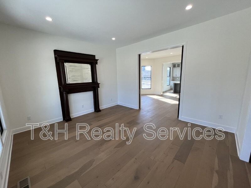 822 Union St - Photo 5 of 23