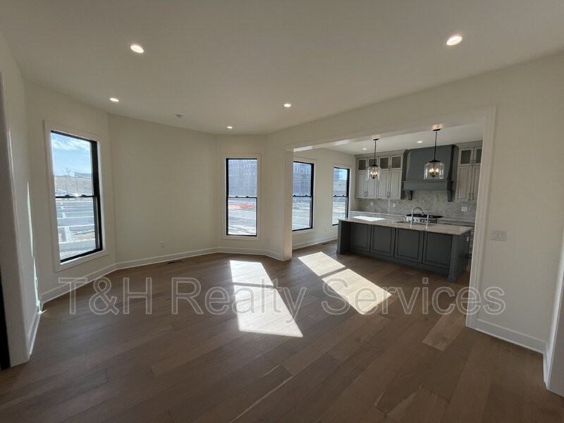 822 Union St - Photo 7 of 23