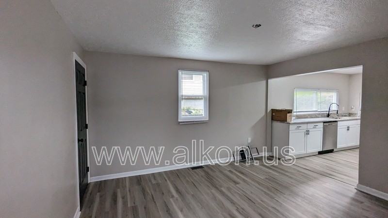 102 Glenbury St - Photo 4 of 30