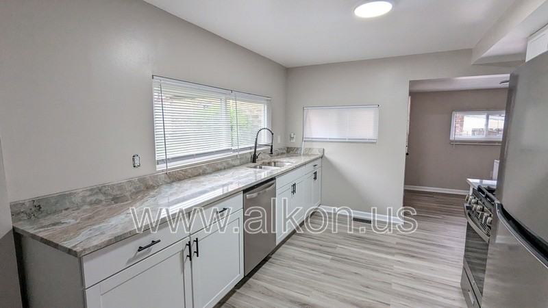 102 Glenbury St - Photo 6 of 30