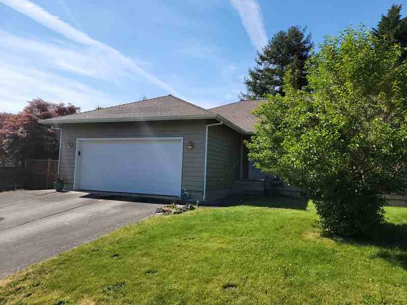 2301 Se Chinaberry Ave - Photo 2 of 11