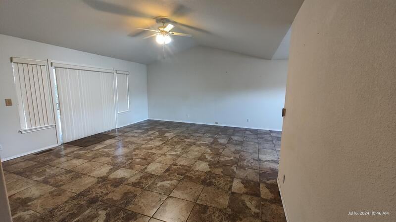 2301 Se Chinaberry Ave - Photo 3 of 11