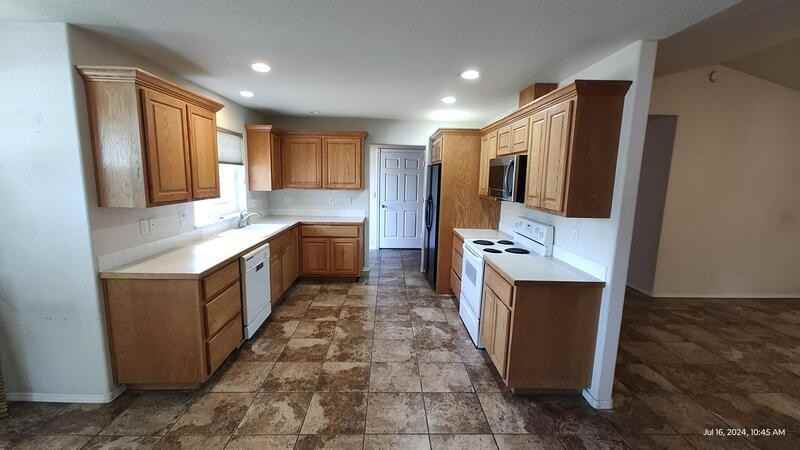 2301 Se Chinaberry Ave - Photo 4 of 11