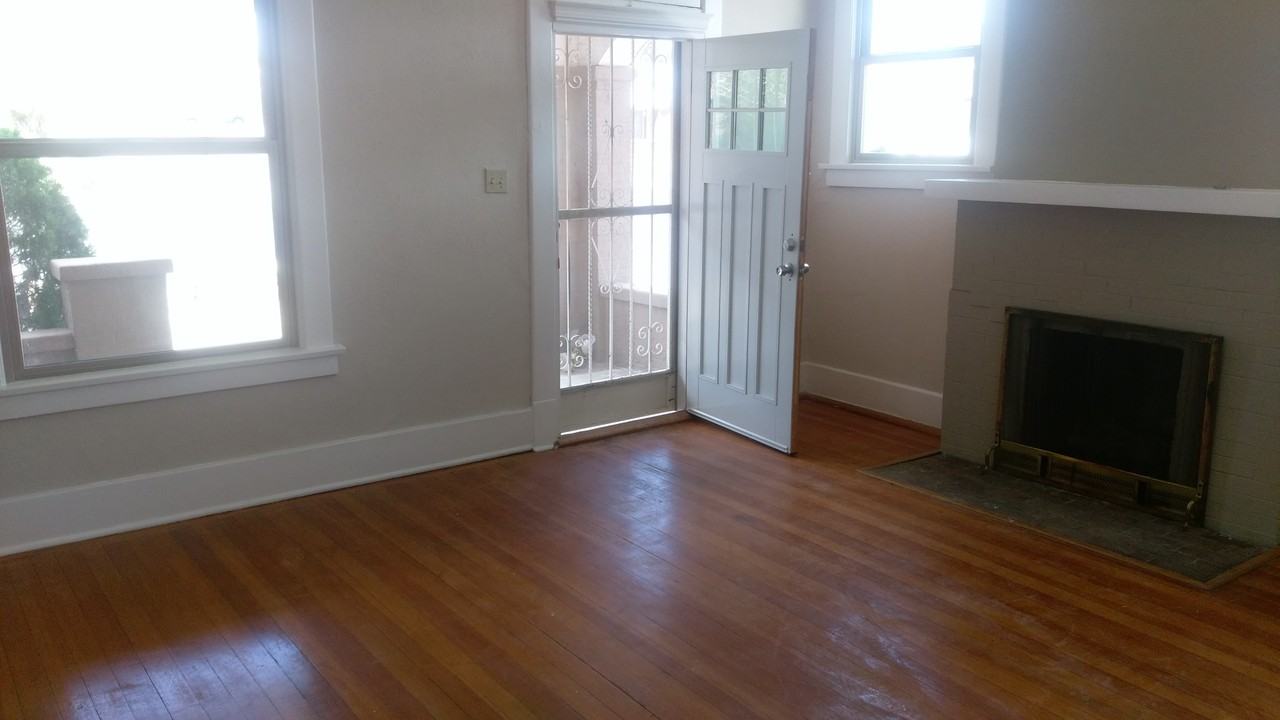 4332 Trowbridge Dr - Photo 4 of 16