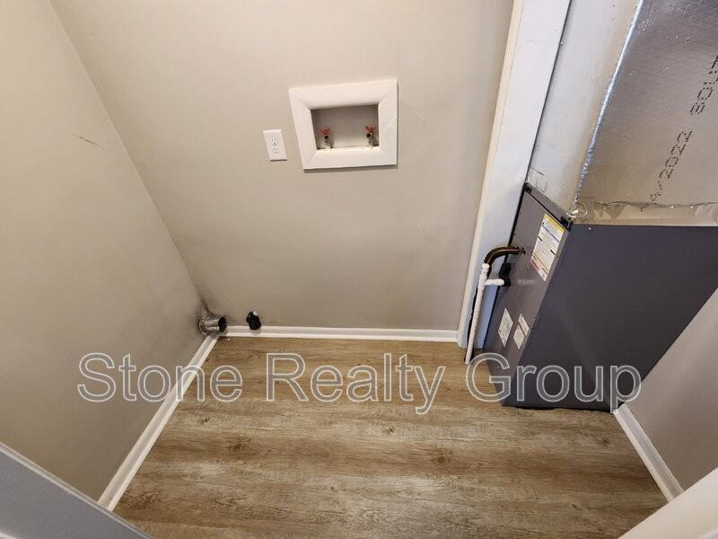 7925 E Lambert Ave - Photo 7 of 17