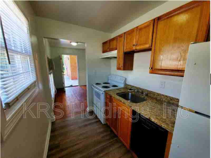 1111 Stainback St #2 - Photo 3 of 8