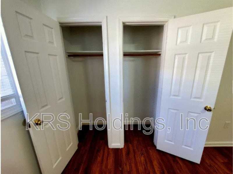 1111 Stainback St #2 - Photo 6 of 8