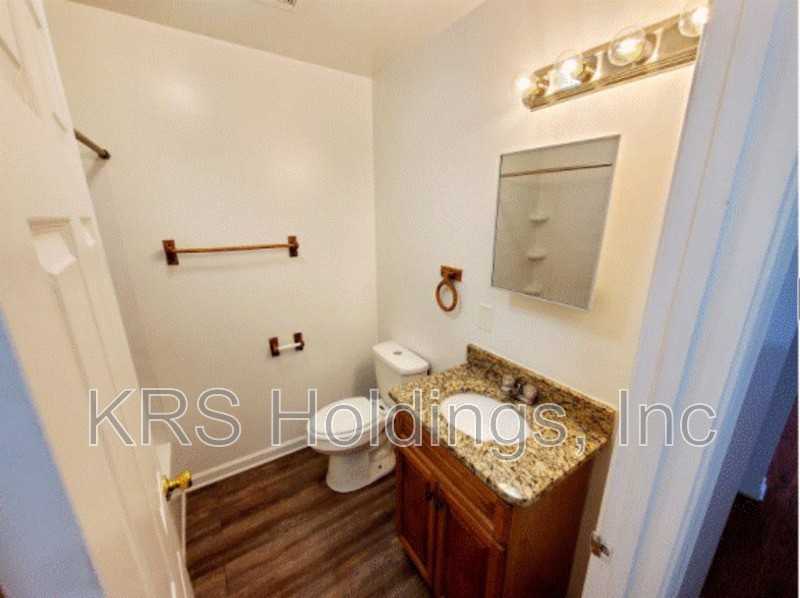 1111 Stainback St #2 - Photo 7 of 8