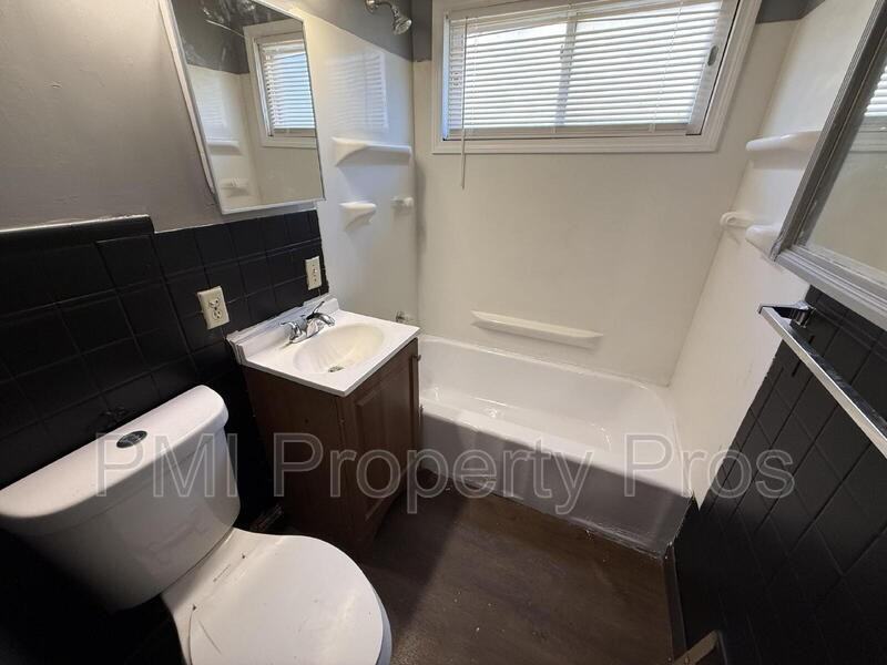 1114 W Keefe Ave - Photo 4 of 17