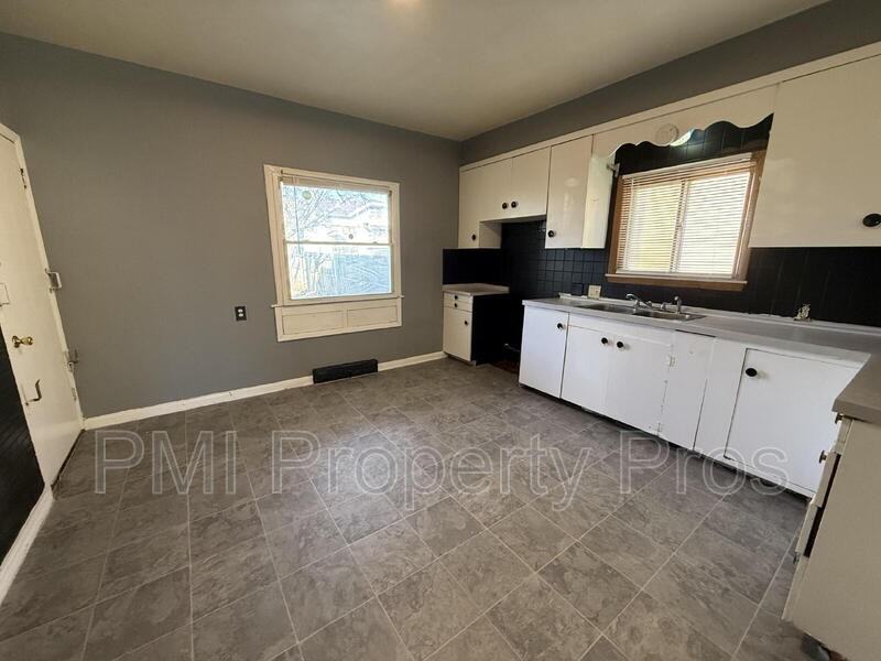 1114 W Keefe Ave - Photo 5 of 17