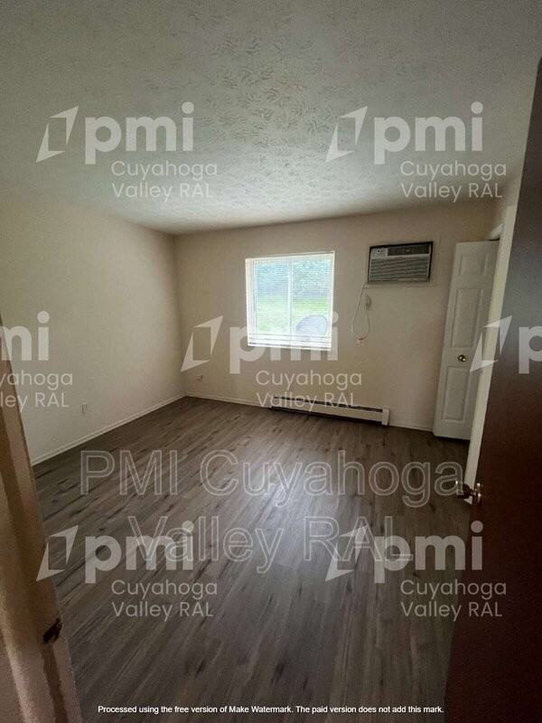 1566 Coventry St - Photo 2 of 5