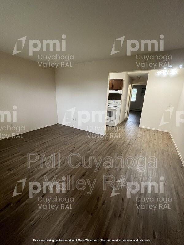 1566 Coventry St - Photo 3 of 5