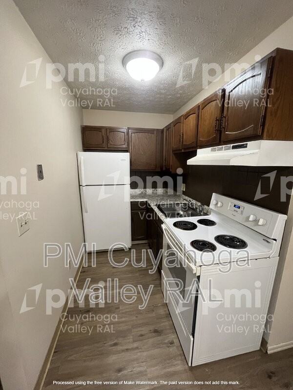 1566 Coventry St - Photo 4 of 5