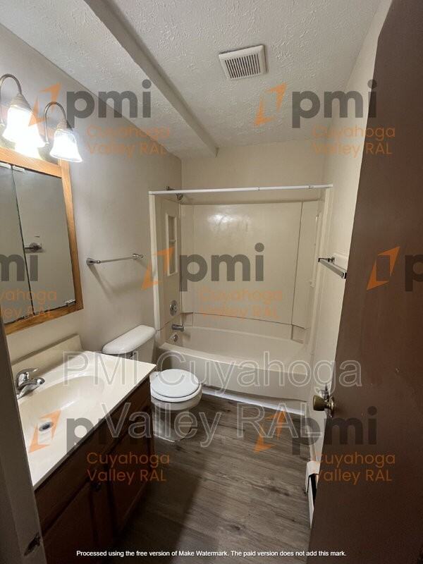 1566 Coventry St - Photo 5 of 5